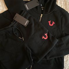 True Religion Girls Jogger Set Size: Girls Xl Comment For Any Questions :) 11th Grade Outfits, True Religion Outfits, Girls Jogger, Kids Denim Shorts, True Religion Hoodie, Girls Joggers, Outfit Inspo Casual