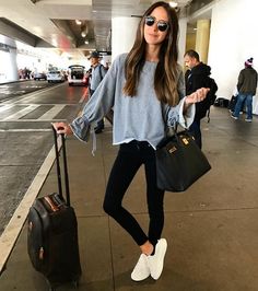 Comfy Travel Outfit Summer, Travel Poses, Airport Attire, Cute Airport Outfit, Comfy Airport Outfit, Arielle Charnas, Travel Attire