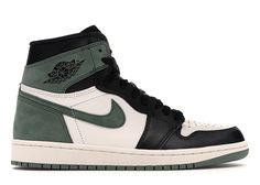 Green Jordans, Girls Basketball Shoes, Pretty Sneakers, Vintage Nike Sweatshirt, Expensive Shoes, Modern Shoes, Cute Nike Shoes, Fresh Shoes, Air Jordan 1 Retro High Og