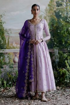 Purple Dupatta Combination Suit, Purple Dupatta Combination, Lavender Colour Combination, Anarkali Jacket, Lavender Color Dress, Lavender Jacket, Floral Anarkali, Desi Clothing