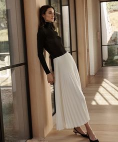 Pleated Skirt Ivory Dressed up or down with ease, this pleated matte skirt is perfect for any occasion. With an easy, ultra-flattering drape, this piece is meant for styling with varied silhouettes: pair it with a relaxed knit or turtleneck for an elevated look or a slim-fit tee for more casual styling. Midi Pleated Skirt Outfit, Beige Pleated Skirt, Elastic Waistband Skirt, Pleated Skirt Outfit, Womens Pleated Skirt, White Pleated Skirt, Jenni Kayne, Ivory Dresses, Midi Skirts