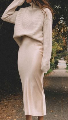 Seattle Summer, Sarah Butler, Mode Turban, Summer Work, Summer Work Outfits, Cream Sweater, Office Casual