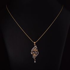 Pendant Set Gold Indian, Gold Chain With Pendant Simple, Gold Pendant Designs Indian, Simple Gold Pendent Designs, Locket Designs Pendants Gold, Pendant Designs Gold Simple, Gold Pendent Designs, Gold Pendent Set, Pendent Design