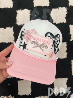 This custom made trucker patch hat is perfect for any occasion whether it be for spring/summer time, a lake hat, a gift for someone, or just a cute accessory to add a little spice to your outfit 🧢✨ DETAILS-  * This hat is one size with an adjustable SnapBack that is adjustable from 20in. - 23.5in. * The color of this hat is Light Pink & White but is available in many colors. * The material of the hat is polyester with iron on patches  NOTICE OF NON-AFFILIATION AND DISCLAIMER: We are not affiliated, associated, authorized, endorsed by, or in any way officially connected with the brand shown or any of its subsidiaries or its affiliates. All related names, marks, emblems and images are registered trademarks of their respective owners. These are not official merchandise. REFUNDS AND CANCELLAT Mama Trucker Hat, Custom Trucker Hats Patches, Hats With Patches, Trucker Hats With Patches, Hat With Patches, Iron Patches, Diy Hats, Pink Trucker Hat, Camo Trucker Hat