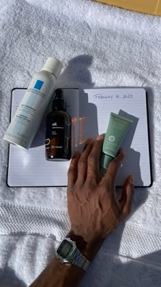 It Boy Aesthetic, Men Skincare, Men Skin Care, Men Skin Care Routine, Minimalist Skincare, Healthy Man, Clean Aesthetic