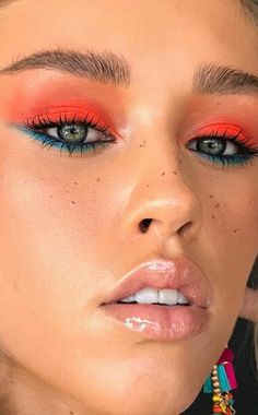 Bright Eye Shadow For Brown Eyes, Colour Block Makeup, Colorful Festival Makeup, Bright Eye Makeup Tutorial, Fun Makeup Ideas Colorful Easy, Colour Makeup Looks, Maximalist Eye Makeup, Colorful Make Up, Make Up Disco