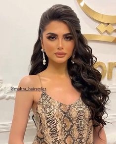 Arabic Hairstyles, Wedding Hair Brunette, Hairstyles For Gowns, Curl Hair With Straightener, Wedding Hairstyles For Medium Hair, Glamour Hair, Wedding Makeup For Brown Eyes, Wedding Hair Up, Simple Prom Hair