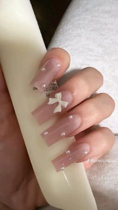 Nikita Core, White Nail Ideas, Bow Nail Designs, Trending Streetwear, Bow Nails, Bow Nail, Cute Simple Nails, Short Almond