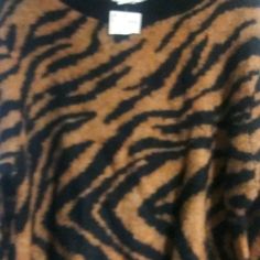 New With Tag H&M Sweater Tiger Print Color Tan And Black Size Medium Feels Like Soft Wool Smoke-Free Home . Tiger Stripe Sweater, Yellow Crewneck, Dark Green Sweater, Ladies Sweater, Tie Dye Sweater, Boxy Sweater, Collared Sweatshirt, Long Sleeve Knit Sweaters, Womens Crewneck