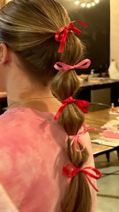 Race Day Hair, Bubble Braid, Bubble Braids, Sport Hair, 사진 촬영 포즈, Ribbon Hairstyle, Sports Hairstyles, Hair Stylies, Work Hairstyles