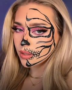 Skull Easy Makeup, Scream Make Up Looks, Makeup Halloween Pareja, Skeleton Makeup Looks, Cool Skeleton Makeup, Half Skeleton Makeup, Makeup Looks For Halloween, Skull Make Up, Half Skull Makeup