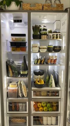 Healthy Fridge, Lots Of Food, House Organisation, Fridge Organization, Healthy Girl, Clean Girl Aesthetic, 2023 Vision Board, Dream Apartment, 2023 Vision