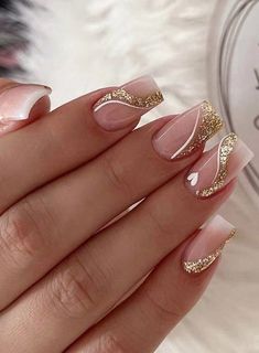 Couleur: Multicolore Formes d'ongles: Carré Type: Ongles de couleur Piles inclues: Non Faux ongles à coller Tissu/matériel: ABSMesures produits in cm : Hauteur  Largeur  Longueur  1.2 7 11.6 Fancy Nails Designs, Heart Nail Art, Her Nails, Glamorous Nails, Nail Designs Glitter, Bridal Nails, Prom Nails, Heart Nails