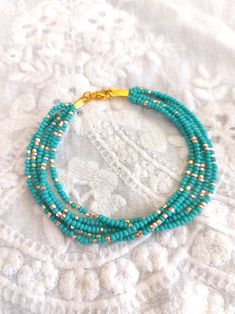 Teal Bracelet, Bracelets Beads, Macrame Bracelet Patterns, Stone Bead Jewelry, Turquoise And Gold, Seed Bead Bracelet, Beads Bracelet Design, Jewelry Accessories Ideas, Gold Bead Bracelets