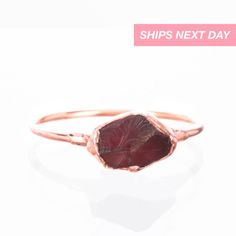 Raw Garnet Ring, Rose Gold Ring, Raw Crystal Ring, Raw Stone Ring, January Birthstone Ring, Bohemian Raw Garnet, January Birthstone Rings, Raw Crystal Ring, Ring Rosegold, Raw Stone Ring, Zierlicher Ring, January Birthstone, Garnet Ring, Ring Rose Gold