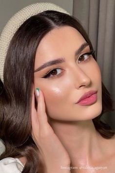 Cinco dicas de maquiagem fáceis para fazer maquiagem natural no estilo “no-makeup makeupe arrasar nesta tendência do verão Bentuk Alis, Wedding Makeup Tutorial, Classy Makeup, Soft Makeup Looks, Casual Makeup, Summer Makeup Looks, Simple Makeup Looks, Wedding Makeup Looks