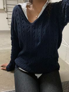 Sweater pearls Navy Blue V Neck Sweater Outfit, Sweater Over Button Down, Form Fitting Sweaters, Dark Blue Knit Sweater Outfit, Collar And Sweater Outfit, Navy V Neck Sweater Outfit, Navy Knit Sweater Outfit, Blue Sweater Outfit Aesthetic, Dark Blue Academia