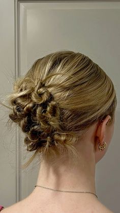 90s Hairstyles Clueless, Iconic Updo Hairstyles, Hairstyle Inspo Short, Cool Up Do Hairstyles, Goldilocks Hairstyle, Aesthetic Up Do Hairstyles, 90s Prom Hair Updo, Hair Up For Work Medium Length, Easy Up Does