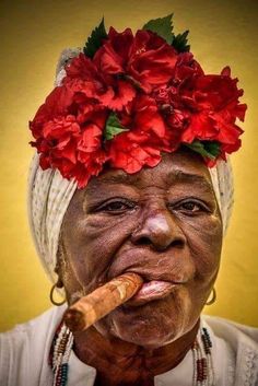 Cuban Women, Funny Old People, Cuban Art, Grandma Fashion, Afrikaanse Kunst, Face Drawing Reference, Black Art Painting, African People, Ageless Beauty