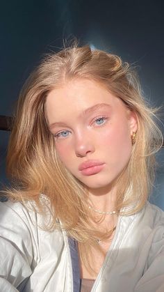 Light Blue Eyes, Winter Makeup, Blonde Hair Blue Eyes, 인물 사진, Pretty Makeup, Pic Ideas, Blonde Girl, Beauty Face, Pretty Face