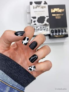 Cow Print Toe Nails, Cowprint Nail Design, Short Western Nails, Western Fall Nails, Nashville Nails, Country Acrylic Nails, Rodeo Nails, Nail Art Gel Nails, Gel Nails Art