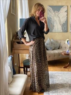 How to wear leopard print with a pleated maxi skirt, silk shirt & ballet pumps . . . #ootd #wiw #lotd #over40 #over40fashion #fashion #midlifestyle #over40style #midlife #whattowear #howtostyle #style #stylingtips #springstyle #looksforspring #springfashion #whattowearinspring #springlooks #springstylingtips #ideasonwhattowearinspring Maxi Skirt Silk, Winter Maxi Skirt Outfit, Leopard Print Maxi Skirt, Silk Skirt Outfit