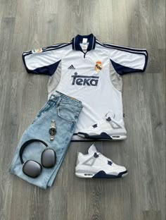 Real Madrid Jersey Outfit, Real Madrid Outfit, Bloke Core Outfits, Blokecore Aesthetic, Madrid Girl, Football Streetwear, Real Madrid Jersey, Real Madrid Shirt, Bloke Core