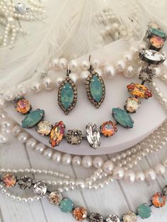 Crystal Identification, Sabika Jewelry, Ballroom Jewelry, Diamond Solitaire Earrings, Shaped Crystals, Vintage Fan, Topaz Crystal, Pearl Vintage, Accessories Necklaces