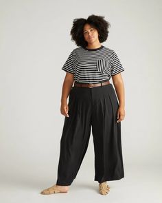 Cooling Cupro Wide Leg Pant - Black | Universal Standard Plus Size Hipster Outfits, Plus Size Wide Leg Pants Outfit, Wide Legged Pants Outfit, Plus Size Alternative Fashion, Classy Plus Size, Plus Size Hipster, Plus Size Wide Leg Pants, Puffer Vest Fashion, Wide Leg Pants Outfit