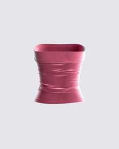 Keep all eyes on you in this pink tube top 😌 Constructed from velvet and complete with a strapless style, and a wide elastic band at the top - this top is the perfect pop of color for all baddies 💅 Pink Tube Top Outfit, Velvet Tube Top, Tube Top Outfits, Pink Tube Top, Outfit Links, Classy Clothes, Velvet Set, Shein Outfits, Girl Fits