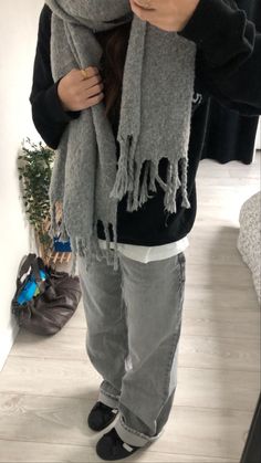 Grey Corduroy Pants, Looks Pinterest, Skandinavian Fashion, Scarf Outfit, Fits Clothes, Winter Outfit Ideas