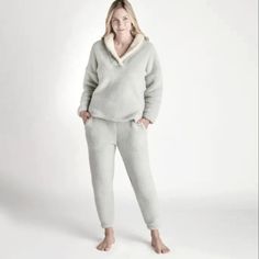 This Is The Plush Loungewear Made From High Loft European Fleece For Warmth And Softness On Even The Chilliest Of Days. The Loungewear’s Unique Design Has Built-In Air Pockets That Help Trap And Retain Body Heat, Keeping You Warmer Than Standard Apparel. It’s Made From 100% Polyester, Providing A Luxuriously Soft Finished Product That Rivals The Comfort Of A Favorite Well-Worn Pair Of Sweats. The Top And Bottom Pieces Provide A Relaxed Fit For Added Comfort And The Pants Have An Elastic Waist. M Plush Loungewear, Buffalo Plaid Pajamas, Batwing Sleeve Top, Hammacher Schlemmer, Fleece Pajama Pants, Leisure Suit, Womens Pajamas Pants, Plaid Pajamas, Satin Pyjama Set