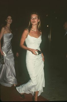 Kate Moss 1990 Style, Shalom Harlow, 90s Fashion Women, Cfda Awards, Fashion 90s, 90s Models