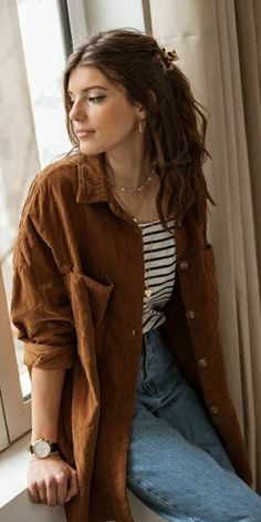 Fall Professor Outfits, Different Fashion Styles Types List Women, Brown Outfit Aesthetic Summer, Jeans Work Outfit Fall, Vibrant Autumn Outfits, Women's Fall Outfits, Brown Shirt Outfits Women, Neutral Color Outfits Women, Brown T Shirt Outfit