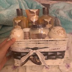 Lovery 9 Piece Spa Gift Basket! Comes With Bath Oil, Bubble Bath, Shower Gel, Body Scrub, Bath Salt, Towel And Two Bath Bombs! Brand New Never Opened!! Retails For $45 Bath And Body Woks Vanilla Bean, Chocolate Bath Salts, Self Love Bath Salts, Bath Set Gift, Coconut Bath, Bath Oil, Bath Gift Set, Spa Gift Basket, Vanilla Coconut