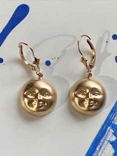 We love these dangle or drop earrings by Peter Brams Designs - known as PBD! These earrings feature a "Man in the Moon" or a moon man face The front moon face has a lovely frosted gold look with great design and texture The backs are shiny gold, marked "14K" and "PBD" The earrings are drop/dangle with a leverback closing The moon face measures slightly over 1/2" in diameter; from the top of the closure to the bottom of the moon face measures 1 1/4" These earrings weigh 3.3 grams We love these man-moon face dangle earrings by PBD! Lovely detial with a frosted gold look. Light scratches & nicks on the backside when viewing under a loupe. Please view all pictures & please message with questions. Thank you! Haddonfieldartgallery Recently “picked” from the Greater Philadelphia area, we personal Man In The Moon Face, Gold Man, Moon Man, Man In The Moon, Man Face, In The Moon, Moon Face, Man On The Moon, All Pictures