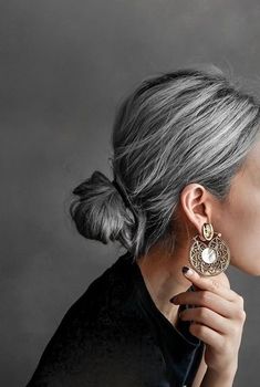 Natural Gray Hair, Gray Hair Highlights, Long Gray Hair, Grey Hair Color, Chic Fashion