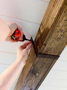 Learn how to create beams from inexpensive lightweight boards that look just like reclaimed timber. Rustic Beams, Budget Remodel, Faux Wood Beams, Faux Beams, Wood Beam Ceiling, Diy Holz, Reclaimed Timber, Wood Ceilings, Wood Beams