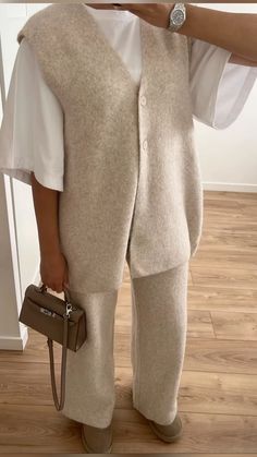 Outfit ugg Winter First Date Outfit, Winter Date Outfit Ideas, Winter Date Outfit, First Date Outfit Ideas, Outfit Ugg, First Date Outfit, Date Outfit Ideas, Winter Date Night, First Date Outfits