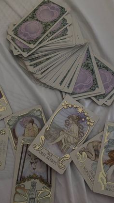 a bunch of cards that are laying on a bed