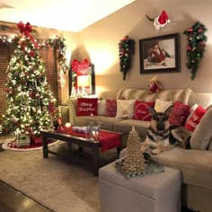 17 Magical Christmas Living Room Decor Ideas to Recreate Cozy Christmas Living Room, Christmas Decorations Apartment, Decorations Living Room, Christmas Apartment, Christmas Living Room, Christmas Decor Inspiration, Christmas Decorations Living Room, Christmas Living Rooms, Christmas Bedroom