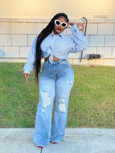 Warbucks Dad High Rise Jeans Cute Bell Bottom Jean Outfits, Sweatpants And Jean Jacket Outfit, Dad Jeans Outfit Women, High Rise Jeans Outfit, Fall Outfits 2014, Stylish Jeans Outfit, Bell Bottom Jeans Outfit, Boyfriend Jeans Outfit, Extra Outfits