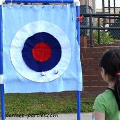 Kids Carnival Game Ideas for Birthday Parties - Bull's eye made out of felt and balls with a stripe of velcro? Kingdom Vbs, School Carnival Games, Diy Carnival Games, Lila Party, Fall Festival Games, Carnival Games For Kids, Theme Carnaval, Fall Carnival, Diy Carnival