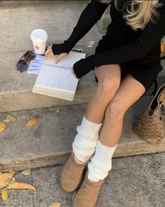 Ugg Boots Outfit, Ugg Mini, Uggs Outfit, Fall Fits, Winter Fits, Autumn Aesthetic, Winter Aesthetic, Autumn Outfit