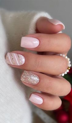 Ongles Rose Pastel, Christmas Nails Glitter, Pink Glitter Nails, Christmas Gel Nails, Her Nails, Cute Gel Nails, Christmas Nails Acrylic, Short Acrylic Nails Designs, Dipped Nails