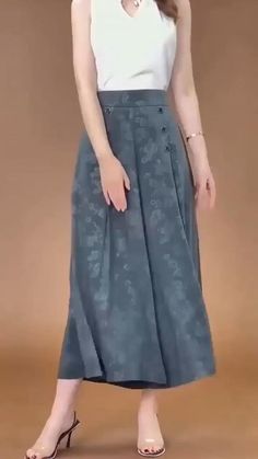 High Elastic Waist: The high waist design makes the pants more formal. Wide-leg pants perfectly shape the curve of your waist. Shabby Chic Outfits, Shabby Chic Clothes, Design Moda, Luxury Style, Modest Dresses, Mulberry Silk