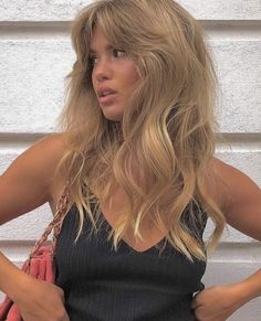 MAYA KATE #haircolor #hair #hairstyle Curls And Bangs, Blonde Hair With Bangs, Matilda Djerf, Blonde Hair Looks, Blonde Hair Inspiration, Long Hair With Bangs, Penteado Cabelo Curto, Hair Inspiration Color