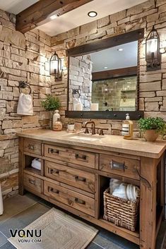 Rustic Lake House Bathroom, Modern Mountain Home Bathroom, Rustic Master Bath Ideas, Rustic Cabin Bathroom, Rustic Master Bath, Lodge Bathroom, Bathroom Rustic