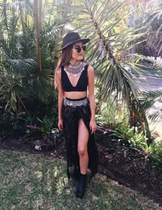 Find More at => http://feedproxy.google.com/~r/amazingoutfits/~3/mU3ullv7qv8/AmazingOutfits.page Look Hippie Chic, Coachella Looks, Mode Boho