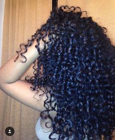 Long Natural Curly Hair, Curly Hair Care Routine, Curly Hair Photos, Naturally Curly Hair, Big Curly Hair, Hairstyle Tutorials, Colored Curly Hair, Beautiful Curly Hair